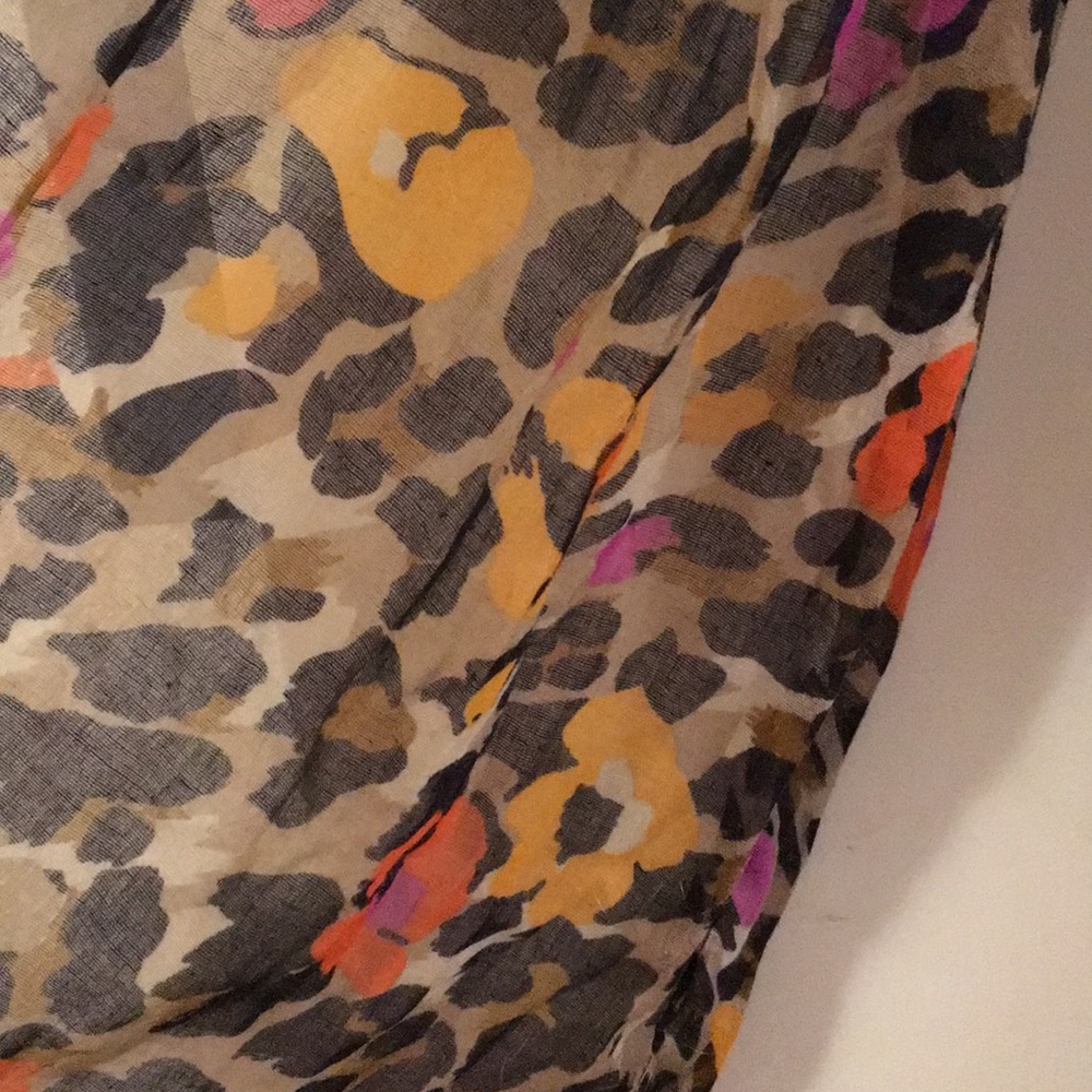 Scarf leopard and bright colors floral